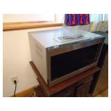 Stainless Microwave by Panasonic. As shown. CASH ON SITE ONLY. PICKUP IS MONDAY MAY 11TH FROM 11 AM TO 4 PM. REGARDLESS WHAT THE SCHEDULE STATES.