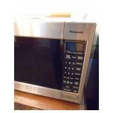 Stainless Microwave by Panasonic. As shown. CASH ON SITE ONLY. PICKUP IS MONDAY MAY 11TH FROM 11 AM TO 4 PM. REGARDLESS WHAT THE SCHEDULE STATES.