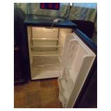Danby refridgerator cooler. As shown. CASH ON SITE ONLY. PICKUP IS MONDAY MAY 11TH FROM 11 AM TO 4 PM. REGARDLESS WHAT THE SCHEDULE STATES.