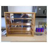 4 sheld display case, Mirrored. As shown. CASH ON SITE ONLY. PICKUP IS MONDAY MAY 11TH FROM 11 AM TO 4 PM. REGARDLESS WHAT THE SCHEDULE STATES.