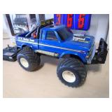 RC truck & mopar hemi motor display. As shown. CASH ON SITE ONLY. PICKUP IS MONDAY MAY 11TH FROM 11 AM TO 4 PM. REGARDLESS WHAT THE SCHEDULE STATES.