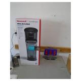 Honeywell water dispener. As shown. CASH ON SITE ONLY. PICKUP IS MONDAY MAY 11TH FROM 11 AM TO 4 PM. REGARDLESS WHAT THE SCHEDULE STATES.