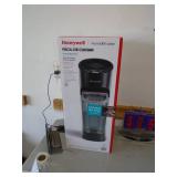 Honeywell water dispener. As shown. CASH ON SITE ONLY. PICKUP IS MONDAY MAY 11TH FROM 11 AM TO 4 PM. REGARDLESS WHAT THE SCHEDULE STATES.