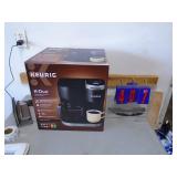 Keurig coffe maker. New in the box. As shown. CASH ON SITE ONLY. PICKUP IS MONDAY MAY 11TH FROM 11 AM TO 4 PM. REGARDLESS WHAT THE SCHEDULE STATES.