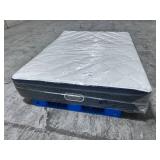 Beautyrest Silver 700 Plush Pillowtop Queen Mattress - MSRP $999.00 - No Reserve!