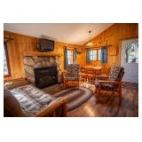 CB01 Timber Bay Cabin Experience - Two Bedroom Experience - The Cougar - 2 Room - 3 Bed Sleeps 6 (with futon)