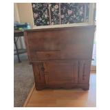 VINTAGE "The Bonnet Box" by Guild