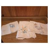 VINTAGE Embroidered linens - Set of 3