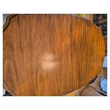 Beautiful Vintage Dinning Table W/chairs