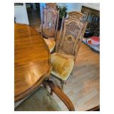 Beautiful Vintage Dinning Table W/chairs