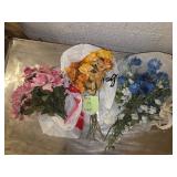 3 Artificial floral bouquets