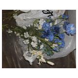 3 Artificial floral bouquets