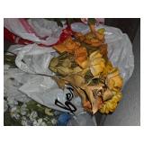 3 Artificial floral bouquets