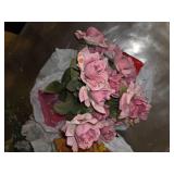 3 Artificial floral bouquets
