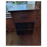 Wooden End table/Nightstand