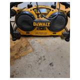 DeWalt DC011 worksite radio