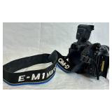 Olympus OM-D E-M1 Mark II Digital Mirrorless Camera bundle with Olympus M.zuiko Digital ED 14-1500mm lens & Olympus FL-LM3 Compact Flach Unit