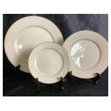 Lenox Gold Leaf Hayworth Porcelain Fine China Set - Cream Colored Ivory with Gold Trim