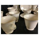 Lenox Gold Leaf Hayworth Porcelain Fine China Set - Cream Colored Ivory with Gold Trim