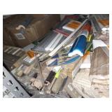4 shelves trim tile