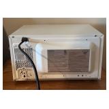 LLBR - Sunbeam Countertop Microwave Oven Model: SGS10701