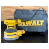 G - DeWALT Random Orbit Palm Sander - Pre-Owned with Case and Norton Disc Kit
