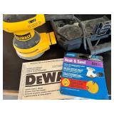 G - DeWALT Random Orbit Palm Sander - Pre-Owned with Case and Norton Disc Kit