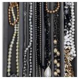 Assorted Pearl & Bead Jewelry Lot - Necklaces & Bracelets & Pendant