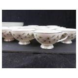 Floral Daisy Pattern Porcelain Teacups, Saucers & Bowls - Gold Rim