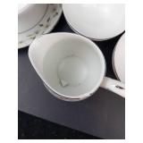 Floral Daisy Pattern Porcelain Teacups, Saucers & Bowls - Gold Rim