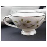 Floral Daisy Pattern Porcelain Teacups, Saucers & Bowls - Gold Rim