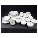 Floral Daisy Pattern Porcelain Teacups, Saucers & Bowls - Gold Rim