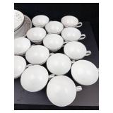 Floral Daisy Pattern Porcelain Teacups, Saucers & Bowls - Gold Rim