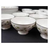 Floral Daisy Pattern Porcelain Teacups, Saucers & Bowls - Gold Rim