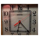 Vintage Spartus Quartz Wall Clock – Wood Grain Frame (11” x 11”)