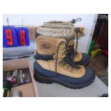 Mens Sorel boots. Size 11.5. With knee pads & flashlight. As shown. CASH ON SITE ONLY. PICKUP IS TUESDAY MAY 19TH FROM 11 AM TO 4 PM. REGARDLESS WHAT THE SCHEDULE STATES.