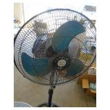 2 fans. As shown. CASH ON SITE ONLY. PICKUP IS TUESDAY MAY 19TH FROM 11 AM TO 4 PM. REGARDLESS WHAT THE SCHEDULE STATES.