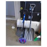 3 shovels. As shown. CASH ON SITE ONLY. PICKUP IS TUESDAY MAY 19TH FROM 11 AM TO 4 PM. REGARDLESS WHAT THE SCHEDULE STATES.