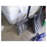 3 shovels. As shown. CASH ON SITE ONLY. PICKUP IS TUESDAY MAY 19TH FROM 11 AM TO 4 PM. REGARDLESS WHAT THE SCHEDULE STATES.