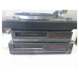 Vintage turn table with 2 vhs palyers. As shown. CASH ON SITE ONLY. PICKUP IS TUESDAY MAY 19TH FROM 11 AM TO 4 PM. REGARDLESS WHAT THE SCHEDULE STATES.
