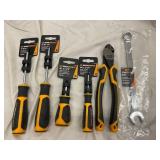 GearWrench Assorted Screwdrivers & 5/8 in Long-Pattern Combination Wrench