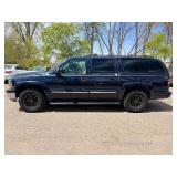 2004 CHEVROLET SUBURBAN 1500 LT (NO RESERVE)