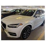 2017 Volvo XC90 T6 Momentum AWD