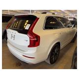 2017 Volvo XC90 T6 Momentum AWD