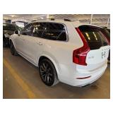 2017 Volvo XC90 T6 Momentum AWD