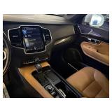 2017 Volvo XC90 T6 Momentum AWD