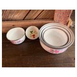 Vintage Floral Enamelware Nesting Bowl Set – Pink Rose Farmhouse Kitchen Decor.