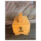Vintage Griffin Shinemaster Wooden Shoe Shine Box Kit w/ Brushes, Polish & Accessories.
