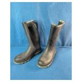 These are George rubber rain boots in black. Size 8