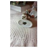 Ceramic and porcelain figurines.